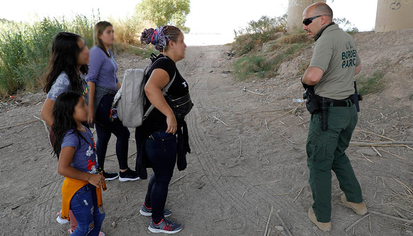 Over 800 Illegal Minors Stopped at the Border in One Day