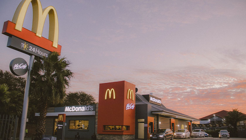 McDonald’s Will Require Workers and Customers to Wear Masks, Vaccinated or Not