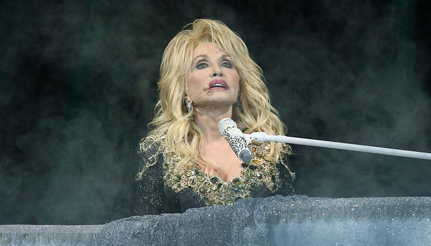 Tennessee Legend Dolly Parton Set to Hold First Concert Since 2016 to Raise Money for Breast Cancer Victims