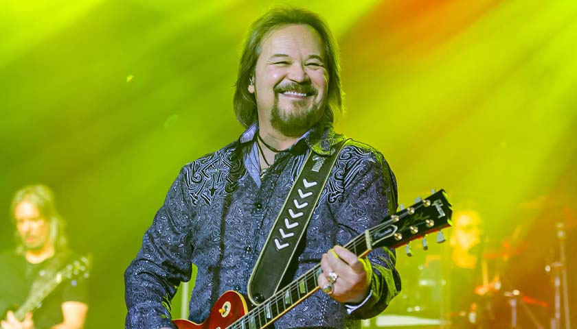 Travis Tritt Cancels Multiple Concerts Due to COVID-19 Vaccine and Mask Requirements