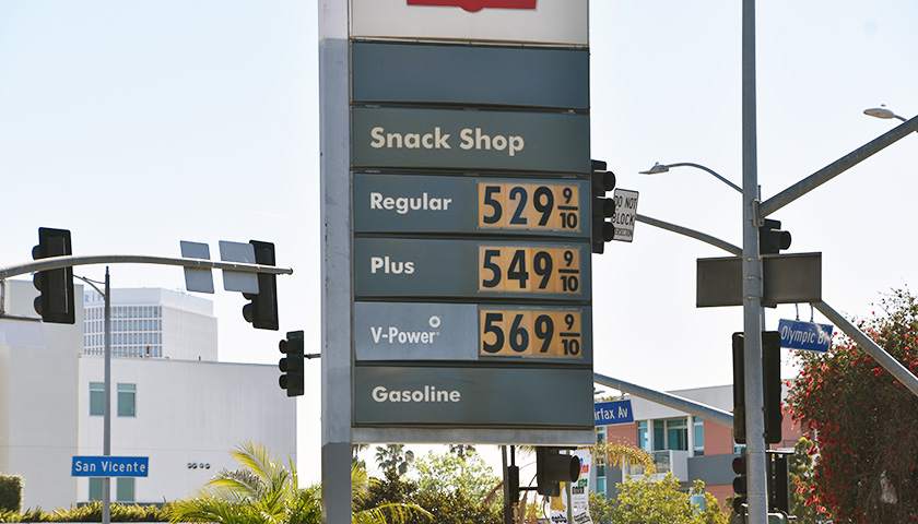 Americans Can Expect Record-Setting Gas Prices over Thanksgiving