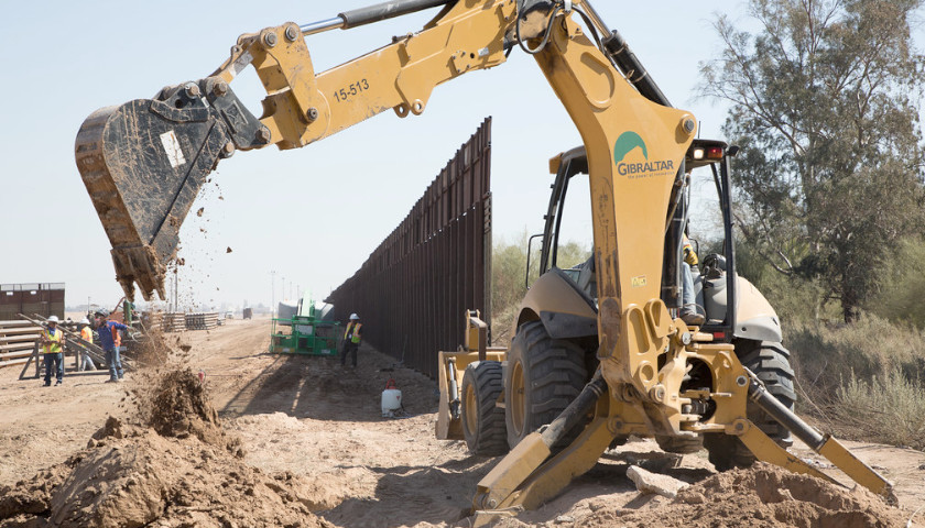 Poll: Majority of Arizona Voters Want Border Wall Built in the State