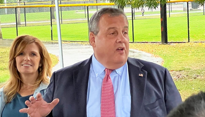 Commentary: Chris Christie Needs a Wide Lane to Run in 2024