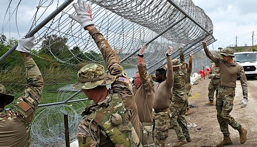 Tennessee National Guard Troops Install Razor Wire Fencing on U.S.-Mexico Border