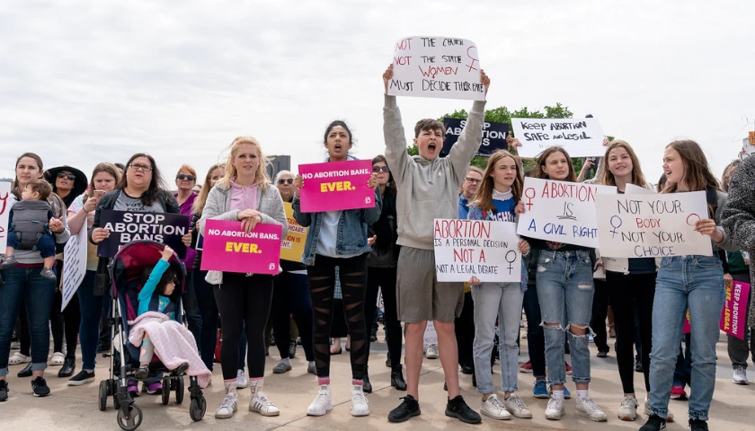 Arizona Judge Strikes Down Legislative Language on Voter Guide for Abortion Initiative