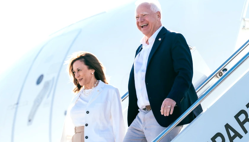 Kamala Harris and Tim Walz de-boarding a plane