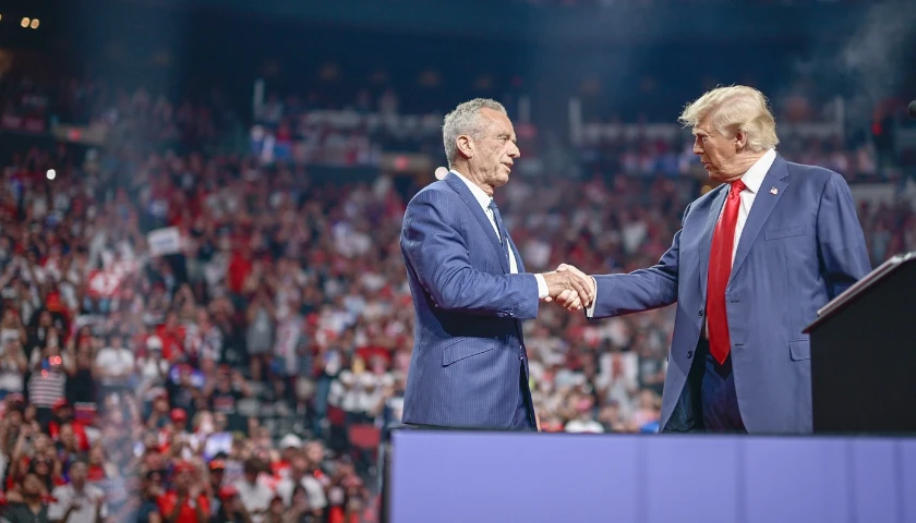 Crowd Fills Glendale Stadium for Rally with Donald Trump and New Supporter Robert F. Kennedy Jr.