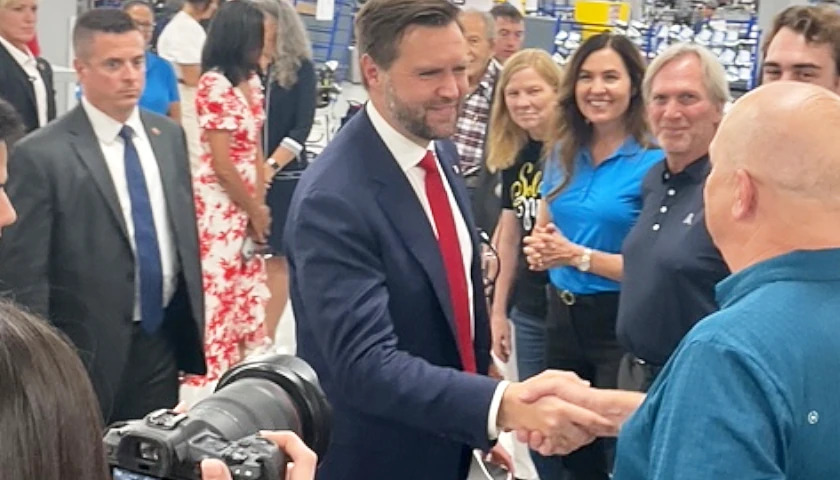 JD Vance Tours Ping Facility and Energizes Volunteers at Trump Force 47 Office in Arizona