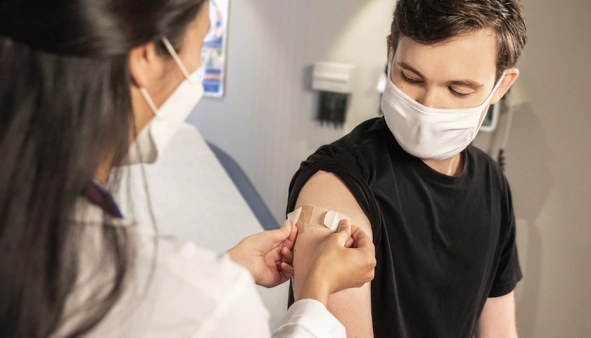 Poll: Majority of Americans Believe Those Refusing Vaccine Should Not Lose Job