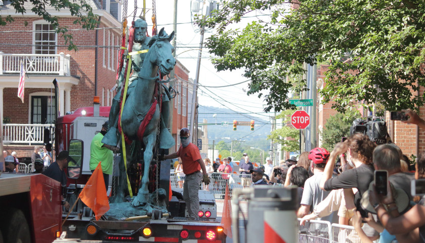 Charlottesville Will Give Lee Statue to Museum That Plans to Melt It for a New Public Artwork