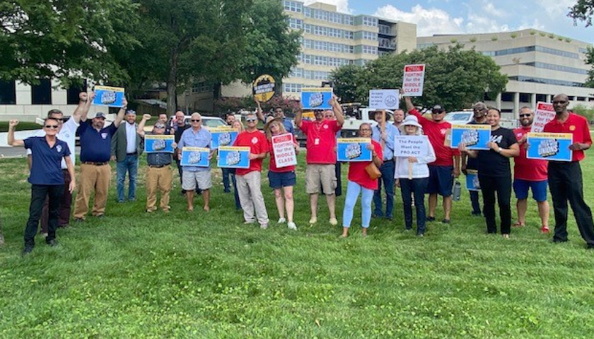 Tennessee AFL-CIO Rallies at Sens. Blackburn and Hagerty’s Nashville Offices for Bill Outlawing Right-to-Work