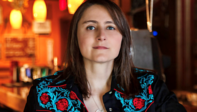 Erin Enderlin to Release Much Anticipated EP, Barroom Mirrors on October 15