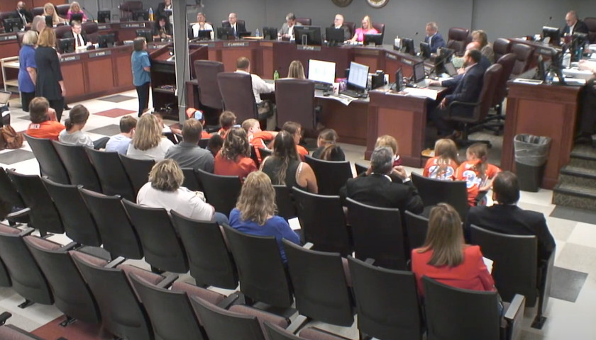 Williamson County to Limit Speakers at School Board Meetings, Require Proof of Residence