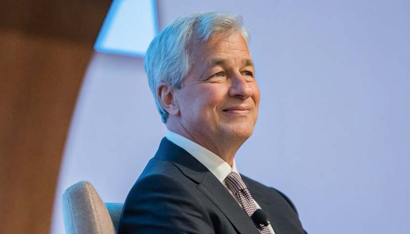 JP Morgan Exec Bows to China After Joking His Bank Will Outlast the CCP