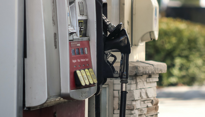 Connecticut Gas Prices Dip Down, Remain Above National Average