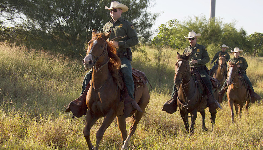 Border Patrol Agents Accused of ‘Whipping’ Cleared of Criminal Misconduct, Union Chief Says