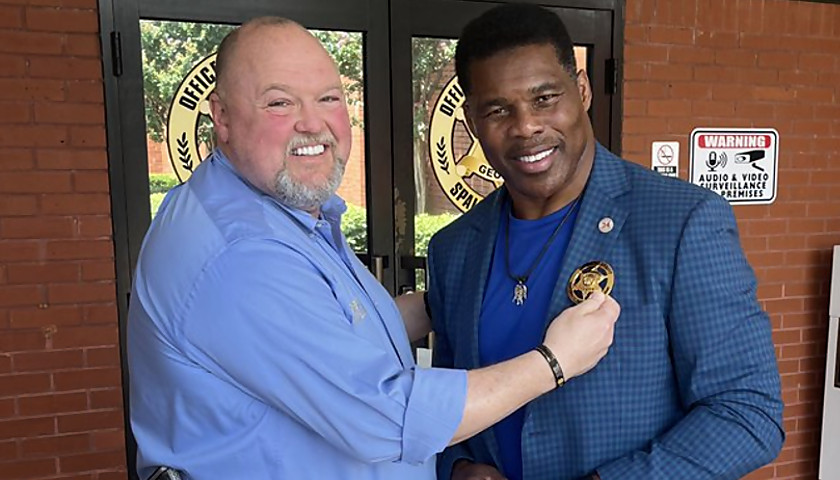 Spalding County Sheriff Presents Herschel Walker with a Sheriff’s Office Badge as a Token of Thanks