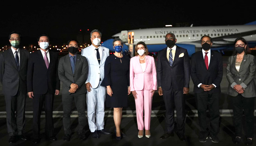 House Speaker Pelosi Arrives in Taiwan, Despite Warnings from China