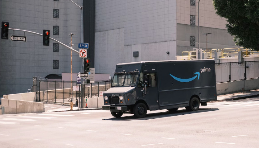 Amazon Spends Big to Keep Drivers from Leaving