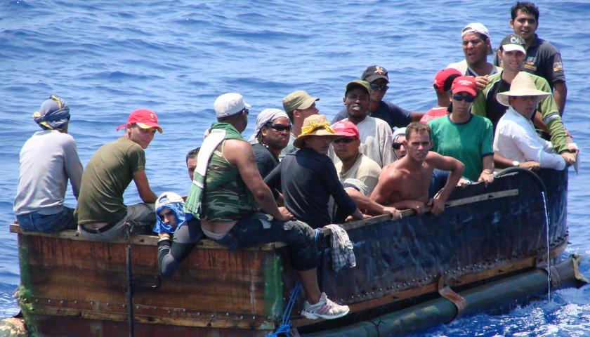 Cuba Announces That It Will Receive Deported Cubans and Blames the ‘Blockade’ for the Mass Exodus