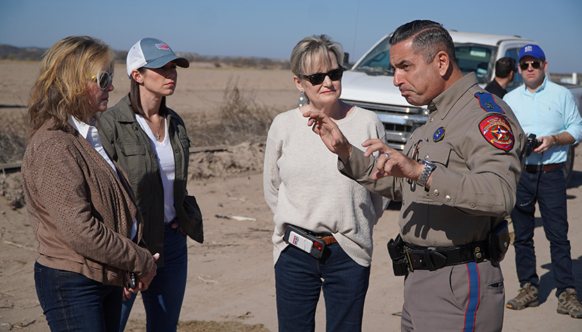 Senator Marsha Blackburn and Colleagues Witness Groups of Migrants Illegally Crossing into the U.S. During Southern Border Tour