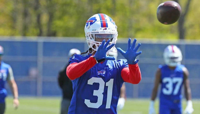 Bills Damar Hamlin Has Breathing Tube Removed, Team Says He Continues to Make ‘Progress Remarkably’