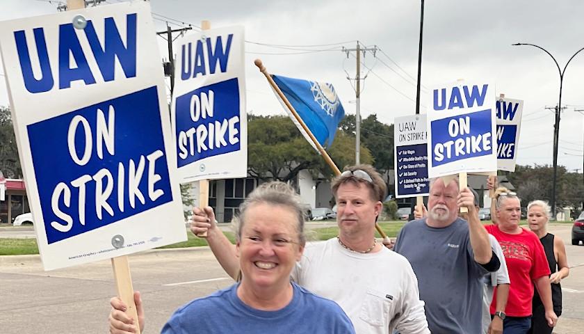 UAW Expands Auto Strike to Texas SUV Plant