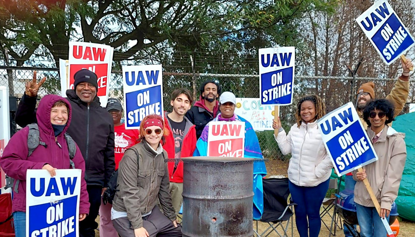 UAW Workers Reject Proposal; Nearly 4,000 Go on Strike Against Mack Trucks