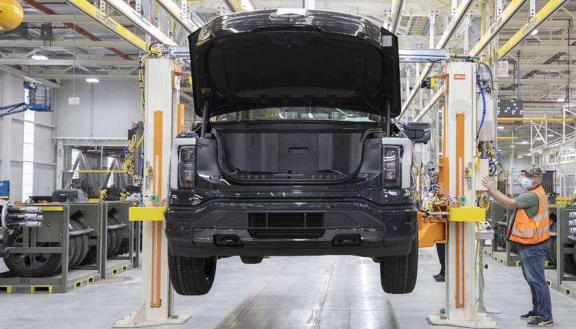 Report: US EV Manufacturing Faces ‘Extinction-Level Event’