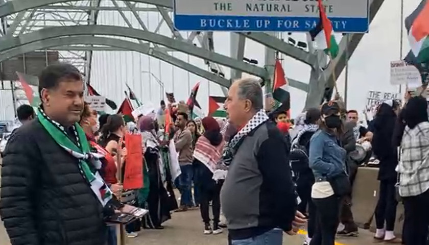 Pro-Palestinian Protestors March on I-40 in Memphis, Shutting Down Lanes