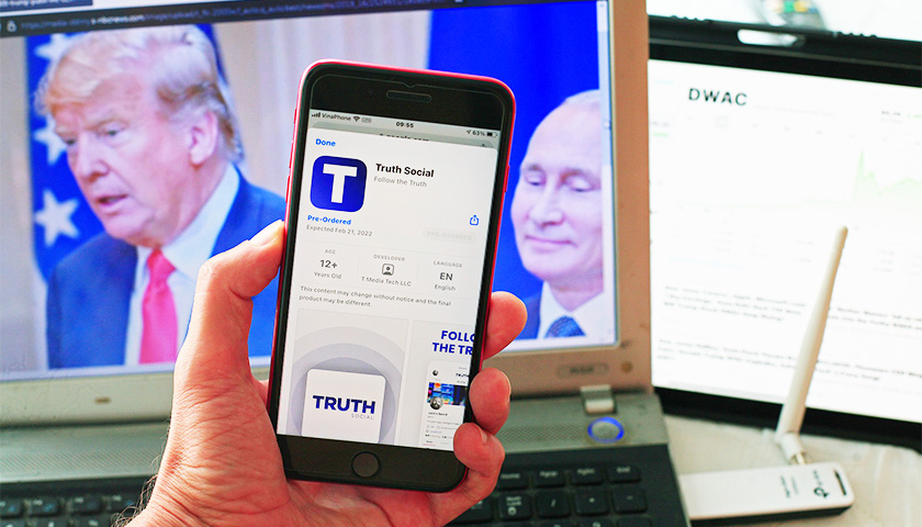 Trump’s Truth Social to Go Public Following DWAC Merger Vote