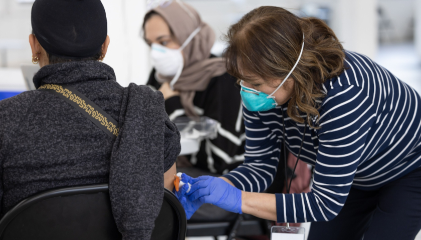 Tuberculosis, Measles Break Out in Chicago Migrant Shelters