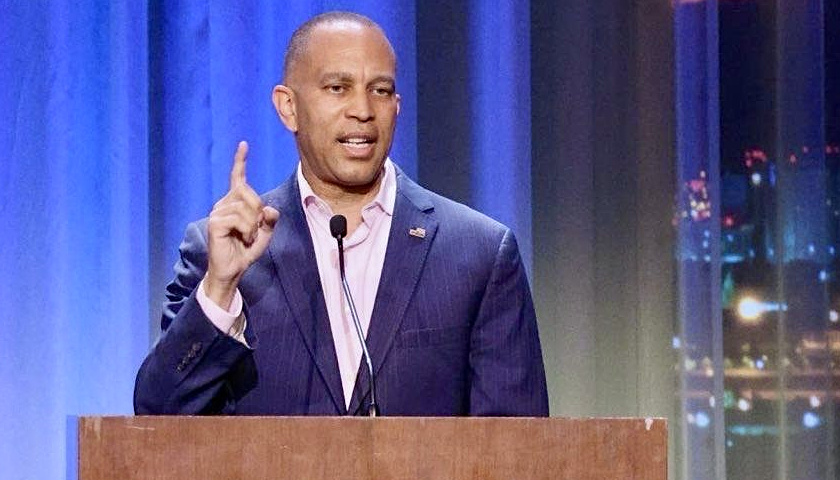Hakeem Jeffries Digs in His Heels Further as Major Airlines, Unions Call for End to Schumer-Caused Shutdown